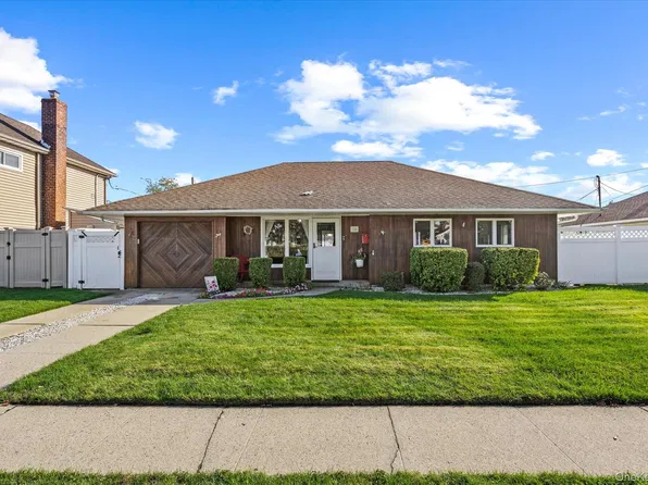18 Washington Street, Hicksville, NY 11801