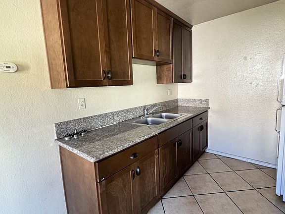 3rd image of 4910-16 Imperial Ave #4910-5