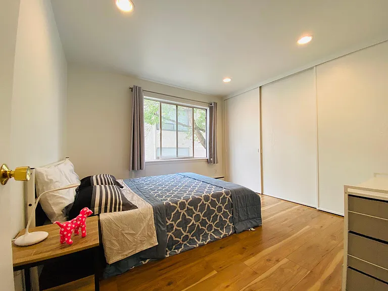 523 E Denny Way #10 — Photo 17