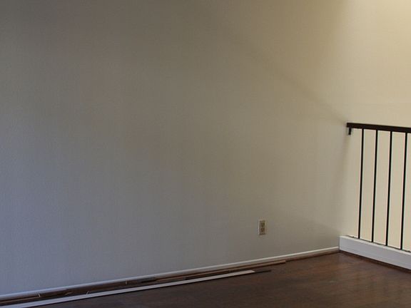 3rd image of 4325 W 182nd St APT 3