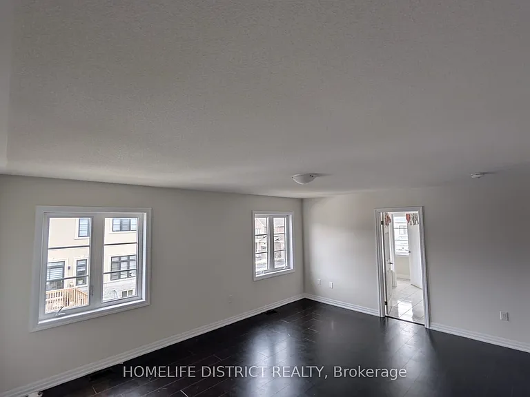 160 Belmont Dr — Photo 2