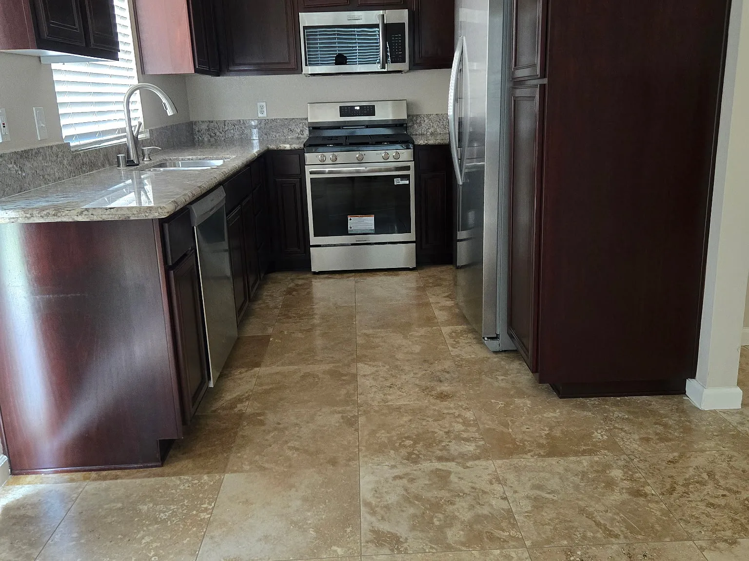 3 bed, 2.5 bath, 1350 sqft, $3,450 — Photo 3