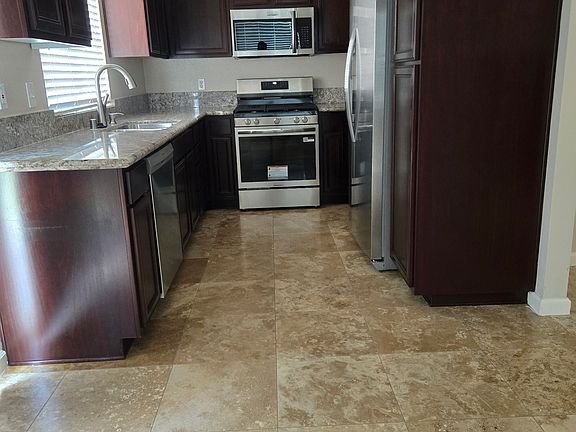 3rd image of 523 Hart Dr Unit 2