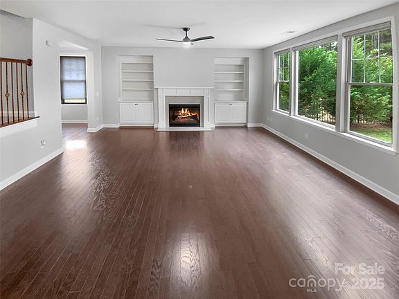 3rd image of 15886 Reynolds Dr
