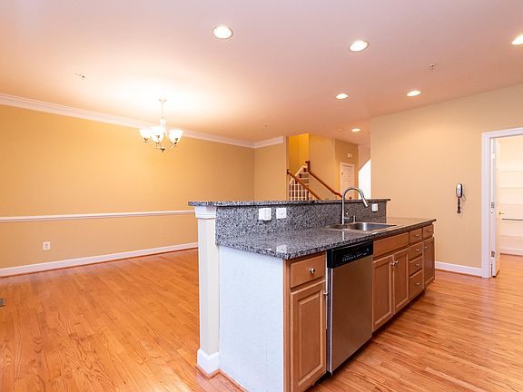 5th image of 1206 Maple Grove Ln
