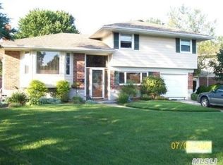 5 Dean Ct, Commack, NY 11725