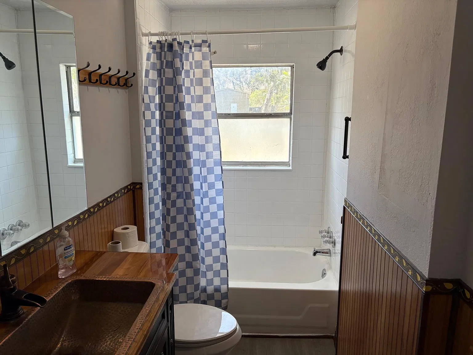 4 bed, 2200 sqft, $1,950 — Photo 3