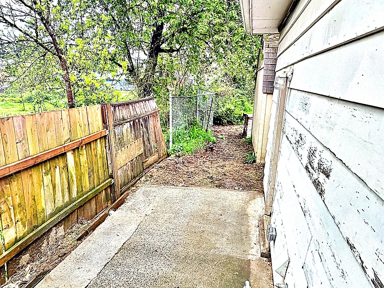 13942 SE Division St — Photo 30