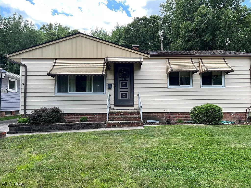 14924 Florence Dr photo 1