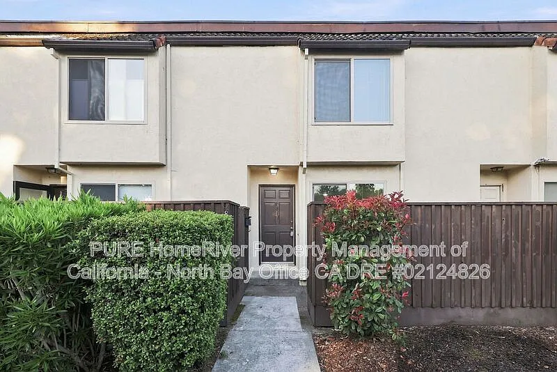 2 bed, 1.5 bath, 1034 sqft, $2,600 — Photo 3