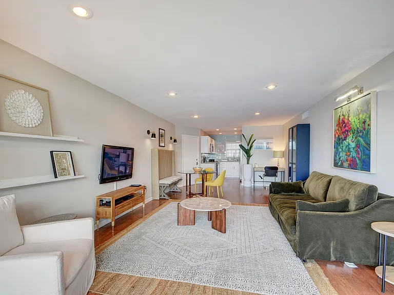 410 Wilma Cir #204 — Photo 10
