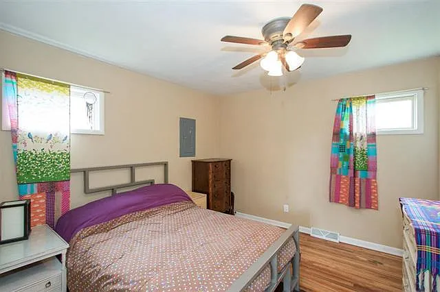 1610 Crescent St — Photo 9