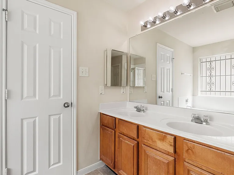 3111 Holly Ranch Dr — Photo 34