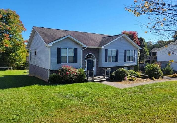 1st image of 190 Royal Oaks Dr