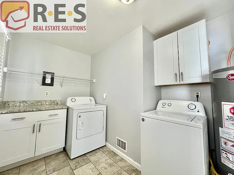 2216 Elmira St — Photo 11