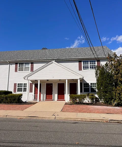 16 Lake St — Photo 1