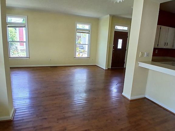 3rd image of 286 Grove Ave NW