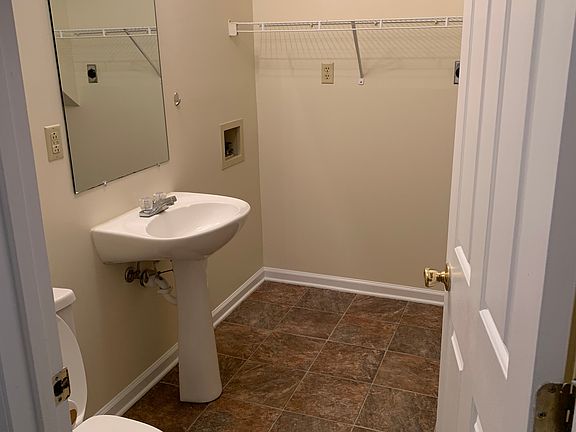 4th image of 309 Michelle Dr