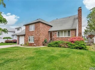 2771 Riverside Ave, Merrick, NY 11566