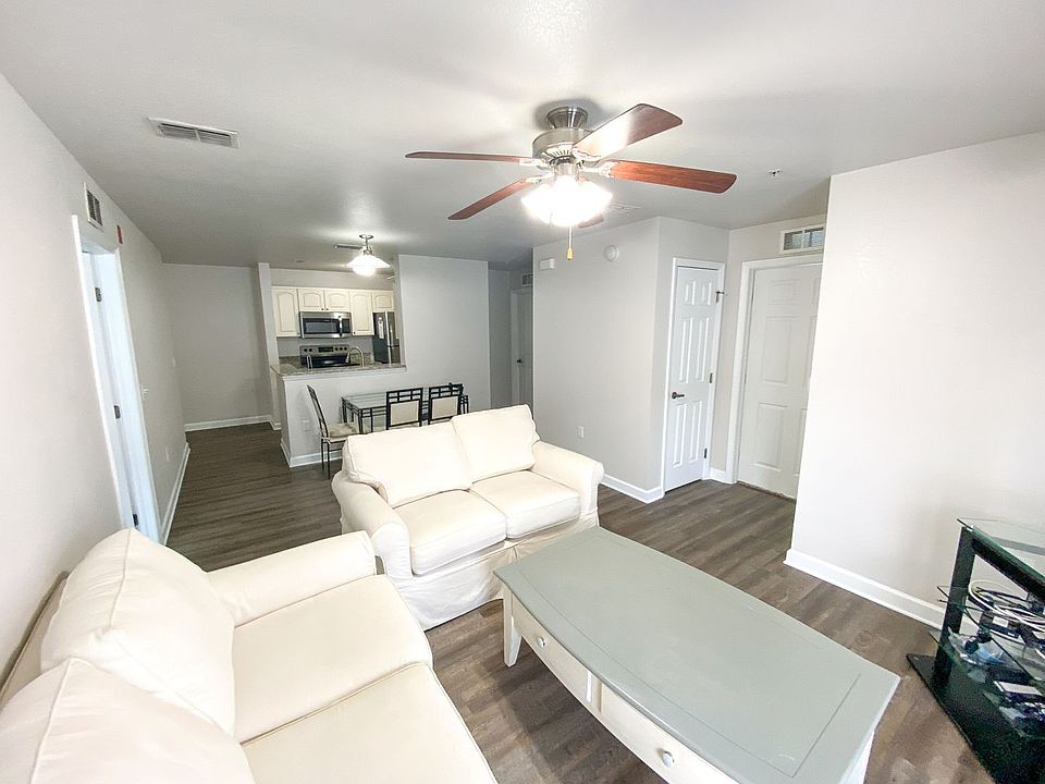 1st image of 921 SW Depot Ave APT 405