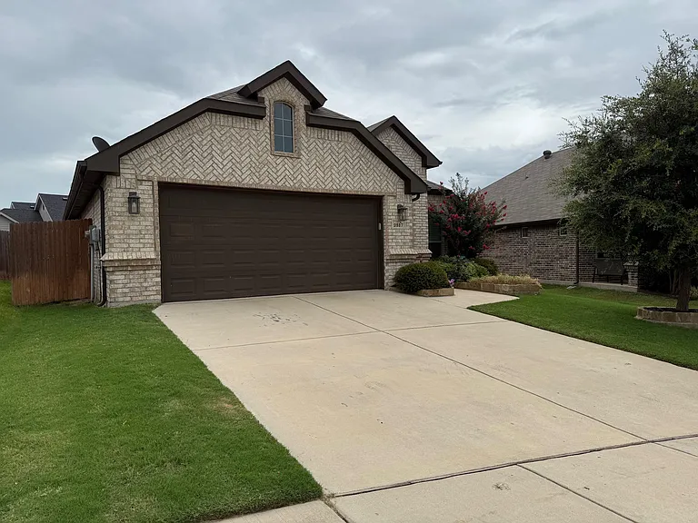 2517 Hadley St — Photo 3