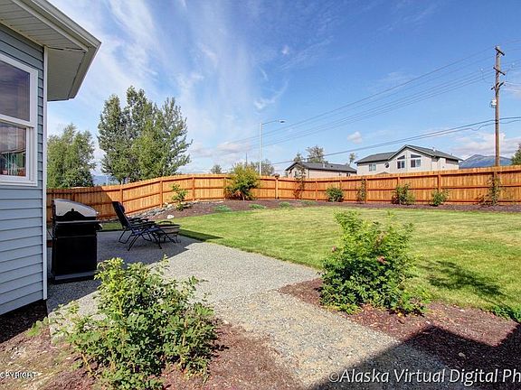 2nd image of 1065 S Gurn Cir