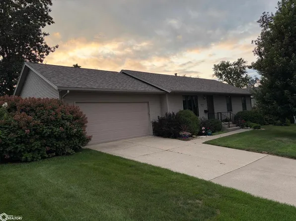 1911 Blossom Ln, Marshalltown, IA 50158