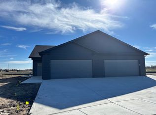 2702-2704 Greenleaf Cir, Wichita, KS 67210