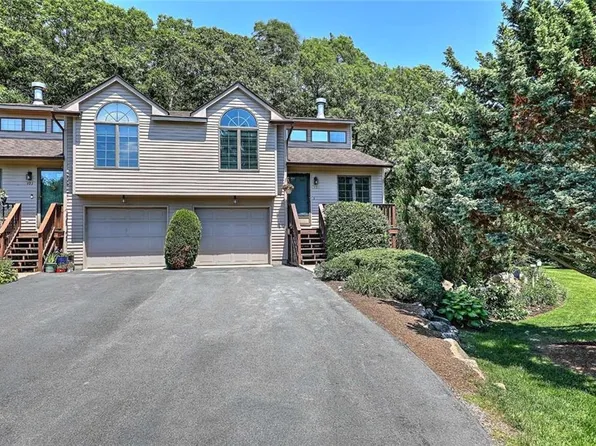101 Cardinal Dr, North Kingstown, RI 02852