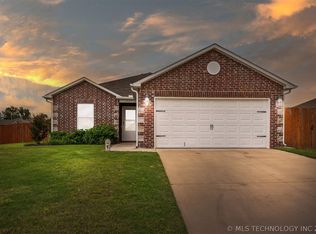 1501 S 29th Ct, Broken Arrow, OK 74014