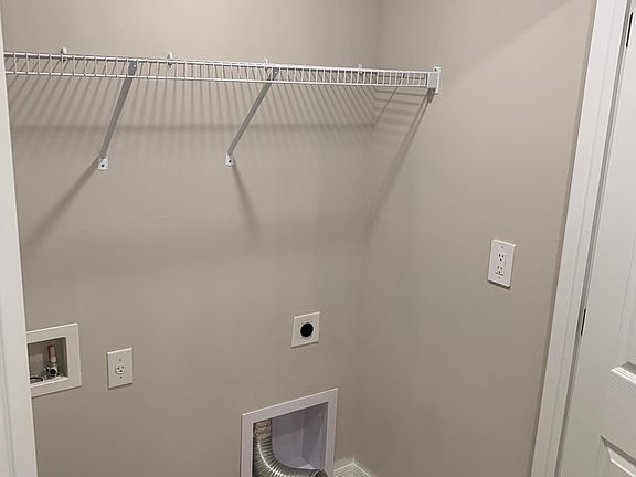 5th image of 465 Westdale Ave