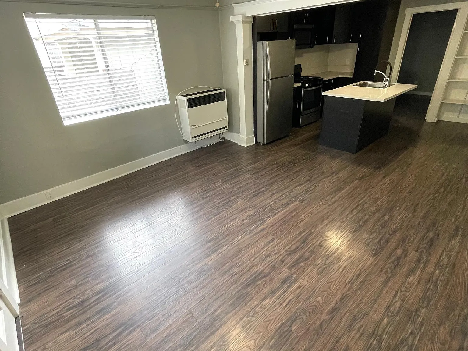639 Linden Ave — Photo 2