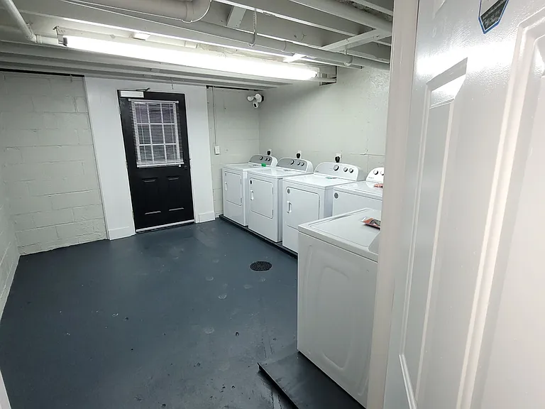 107 Robbins Dr #17 — Photo 1