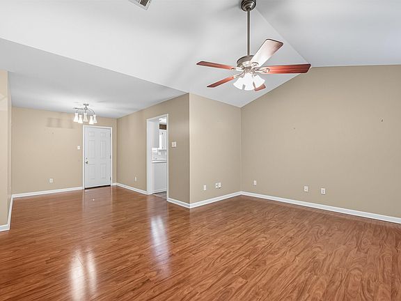 3rd image of 300 Calloway Ave