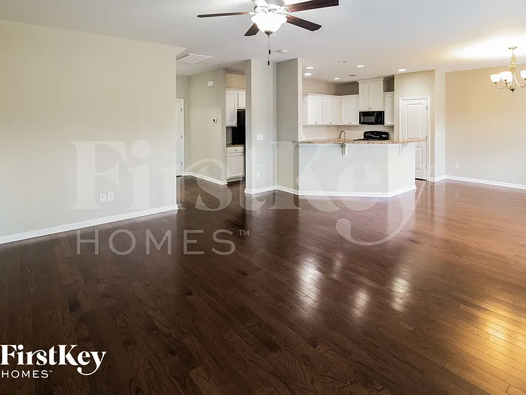 445 Whispering Breeze Ln — Photo 4