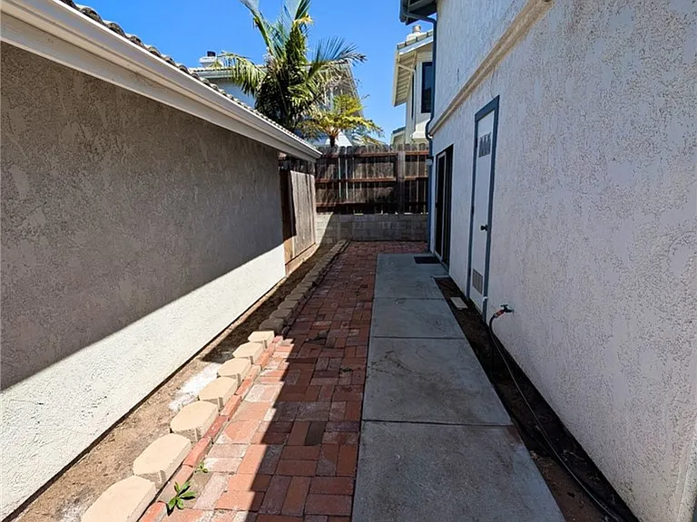 1813 Newport Ave — Photo 10