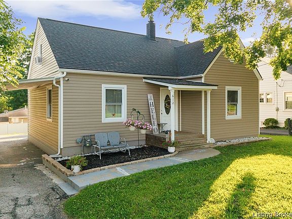 2nd image of 612 E Daisy Lane