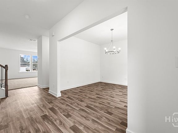 4th image of 528 Lillian Way