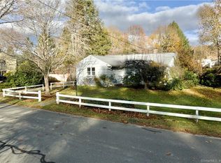15 Lake Rd, Woodbury, CT 06798
