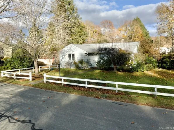 15 Lake Road, Woodbury, CT 06798