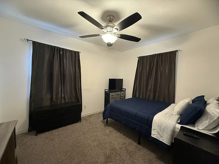 636 Rainbow Blvd — Photo 10