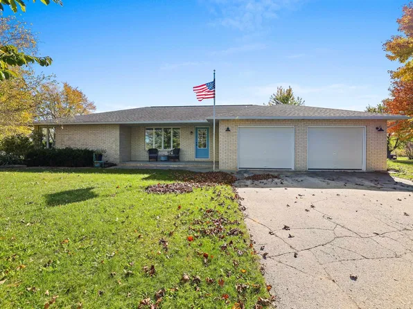 4471 Hillside Dr, Pulaski, WI 54162