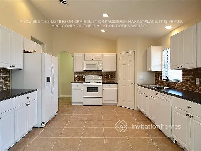 2351 SW Freeman St — Photo 6