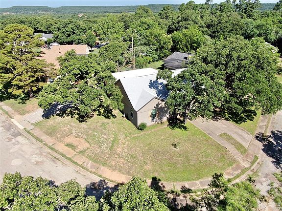 2nd image of 1601 Crestwood Dr