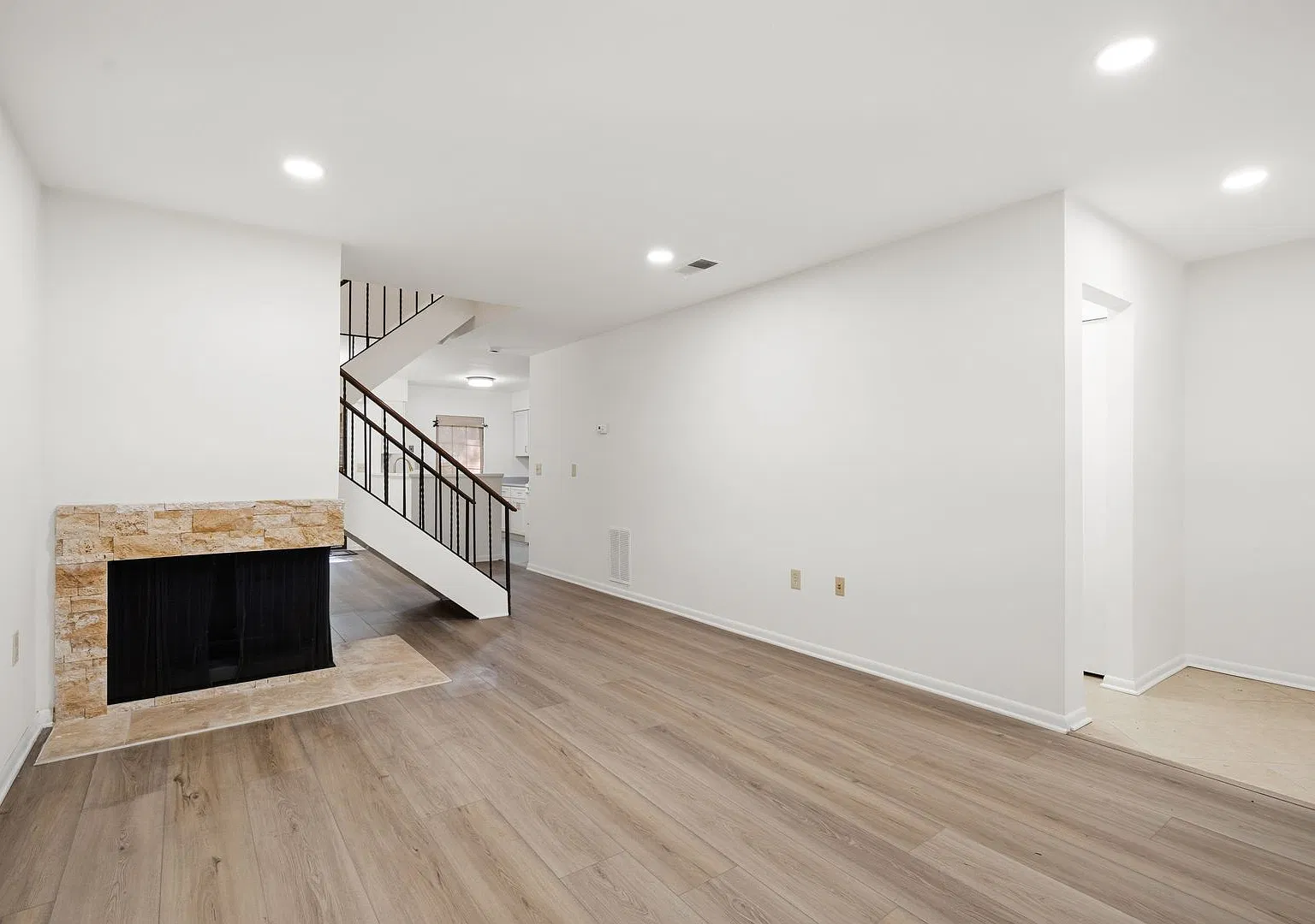 Charming Townhome with Serene Tree-Lined Setting — Photo 3
