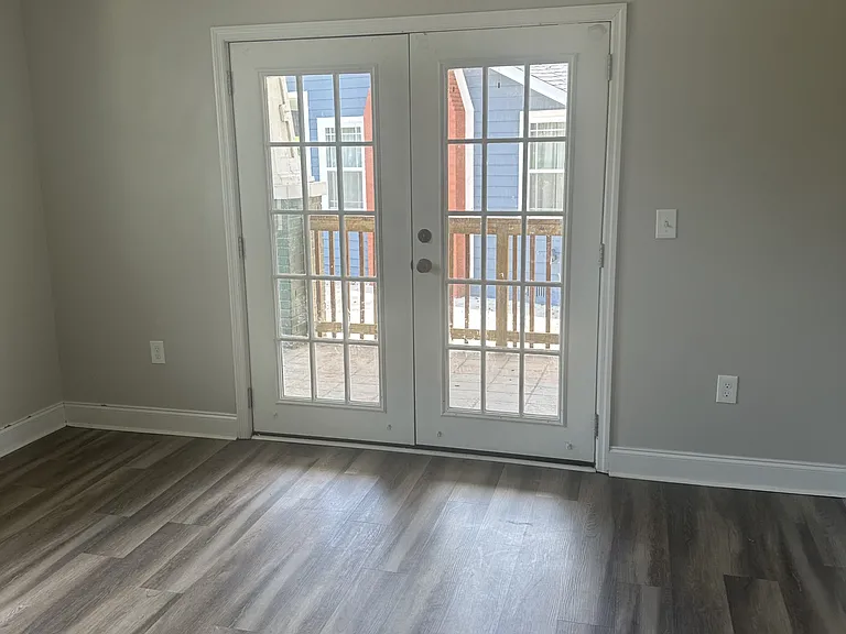 298 Fremont Ave — Photo 17
