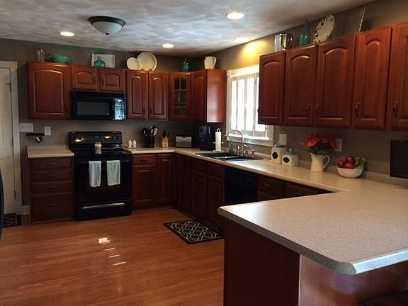 3rd image of 133 Crest View Dr