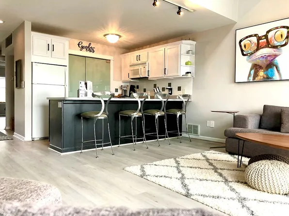 104 Millpoint Dr, Spring Lake, MI 49456