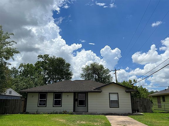 2nd image of 804 Valerie Ave