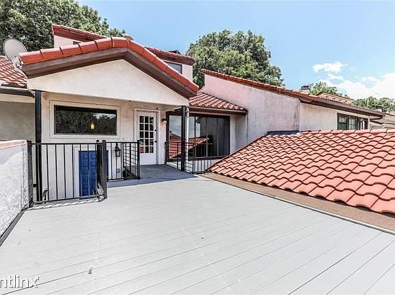 4th image of 3105R Lakeside Dr